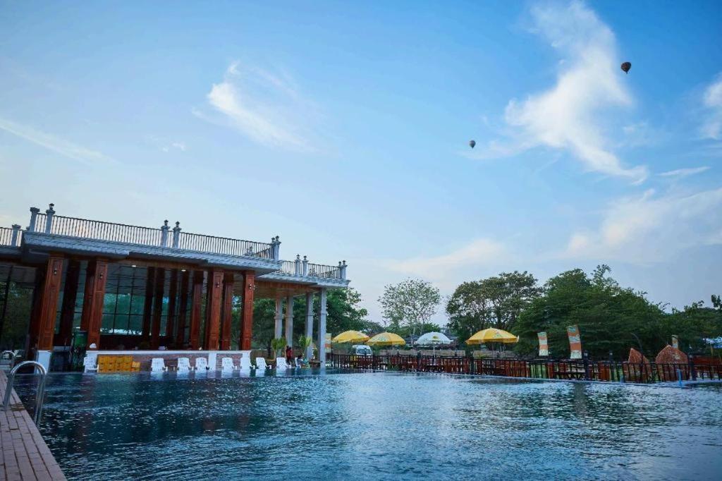 Thavisouk Riverside Hotel Vang Vieng Eksteriør billede