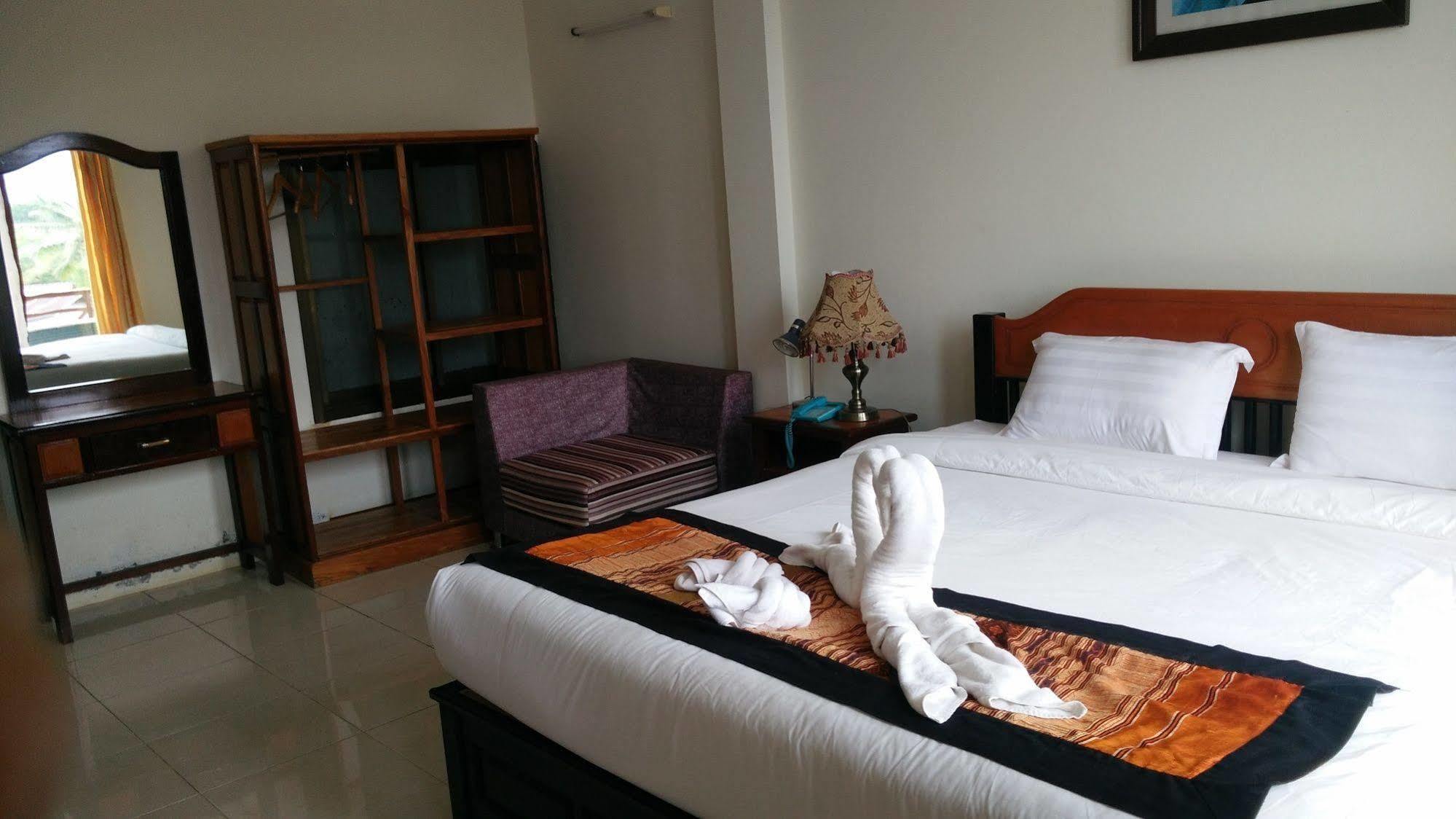 Thavisouk Riverside Hotel Vang Vieng Eksteriør billede